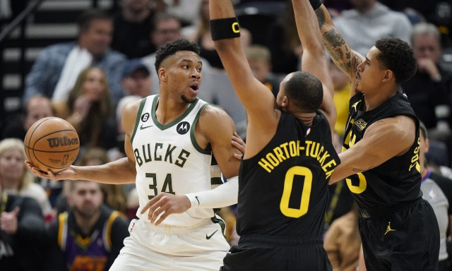 NBA: Εύκολο πέρασμα από τη Γιούτα οι Μπακς - Νίκη με «διπλό» Αντετοκούνμπο (vids)