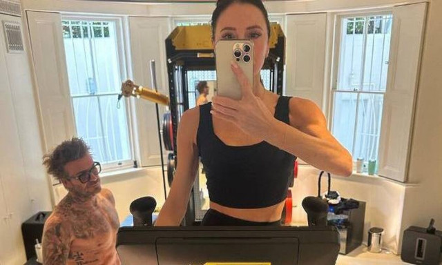 Βικτόρια Μπέκαμ: Τρολάρει τον σύζυγό της Ντέιβιντ στο γυμναστήριο και αυτός ποζάρει ημίγυμνος