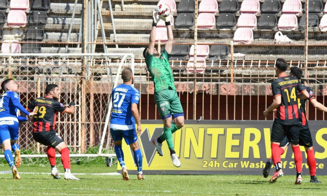 Super League 2: Ασταμάτητος Πανσερραϊκός, «στραβοπάτησε» η Παναχαϊκή – Όλα τα αποτελέσματα