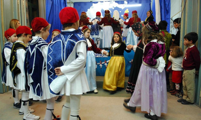 Ξάνθη: Συγκινεί μαθήτρια που είπε τον Εθνικό Ύμνο στη νοηματική