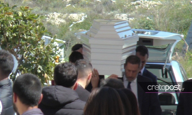 Ηράκλειο: Ανείπωτη θλίψη στο τελευταίο «αντίο» στην 22χρονη Πέννυ