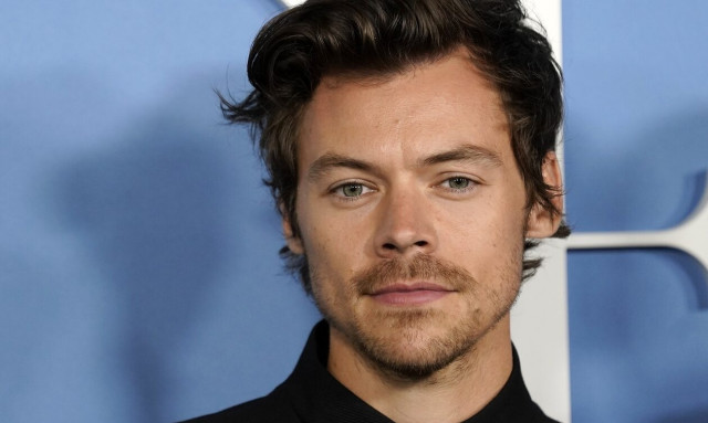 Χάρι Στάιλς: Τα καυτά φιλιά με την Έμιλι Ραταϊκόφσκι στο Τόκιο