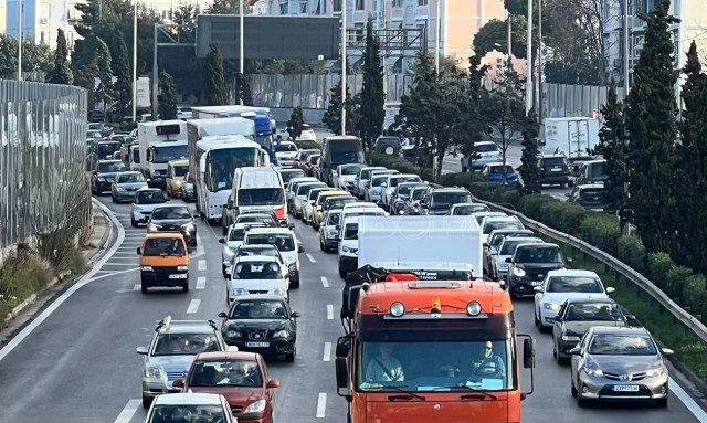 Κίνηση στους δρόμους: Ουρές χιλιομέτρων σε Κηφισό, Αττική Οδό και Κηφισίας