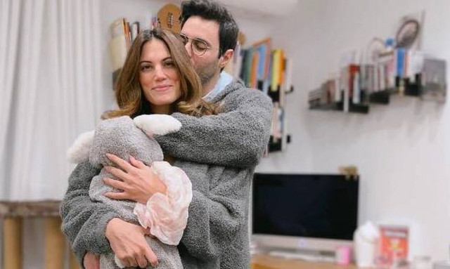 Μαίρη Συνατσάκη: Ο Ίαν Στρατής τραγουδάει για την κόρη τους