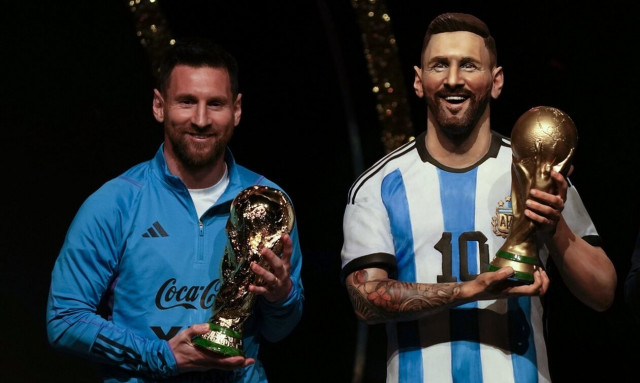 Λιονέλ Μέσι: Ομοίωμά του μπαίνει δίπλα σε αυτά των Ντιέγκο Μαραντόνα και Πελέ (video)