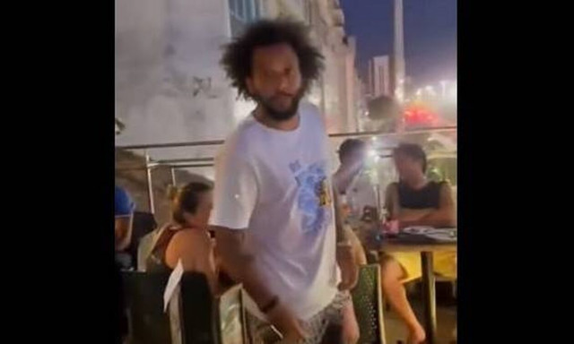 Μαρσέλο: «Στράβωσε» με φίλαθλο, επειδή τον τραβούσε video σε καφετέρια