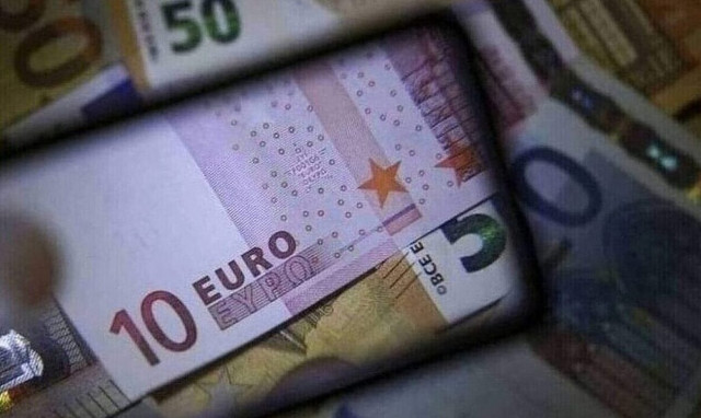 Οι αυξημένες δόσεις δανείων «ροκανίζουν» τις καταθέσεις