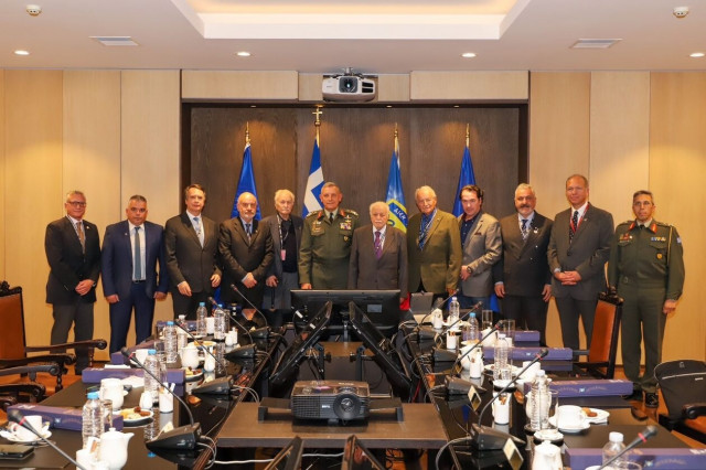 Συγκινητική συνάντηση του Αρχηγού ΓΕΕΘΑ με απογόνους των Αγωνιστών του 1821