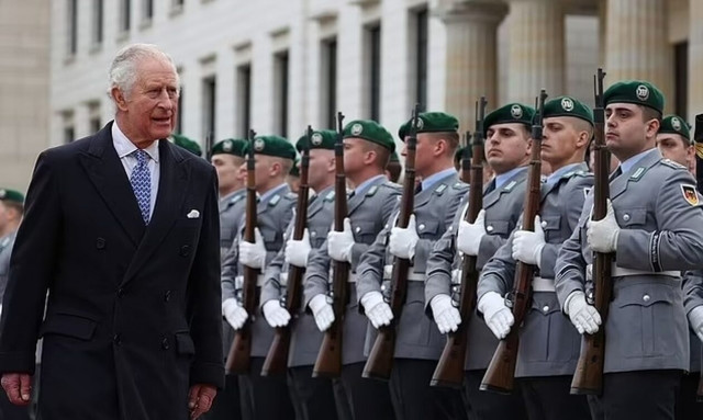 Βασιλιάς Κάρολος: Του προσέφεραν στέμμα από γνωστή αλυσίδα fast-food - Πώς αντέδρασε