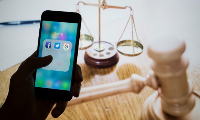 Ένας κατάσκοπος στην τσέπη μας: Πώς οι εφαρμογές στα κινητά «κλέβουν» τα προσωπικά δεδομένα μας