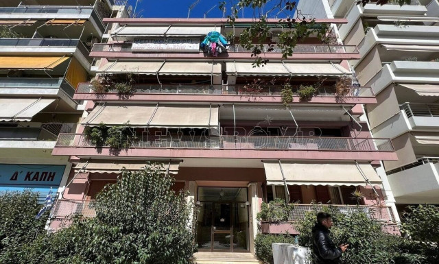 Νέα Σμύρνη - Αυτόπτης μάρτυρας: Είδαμε ένα γυμνό που φώναζε «σκότωσα τη μάνα μου»