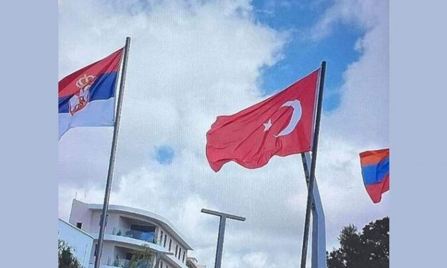 Αντιδράσεις για σημαία Τουρκίας στην Πάφο - Την υπέστειλαν δημοτικοί σύμβουλοι