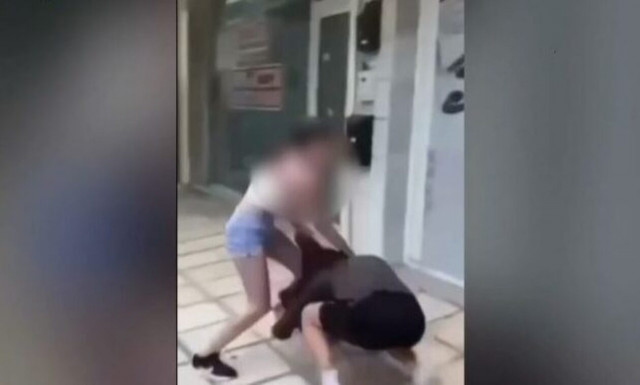 Θεσσαλονίκη: Είχε δεχτεί ξανά επίθεση από την ίδια παρέα η 15χρονη - Της έκαψαν τα μαλλιά
