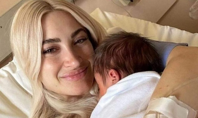 Ιωάννα Τούνη: «Δεν ξέρω ποια σκύλα μάτιασε τον γιο μου»