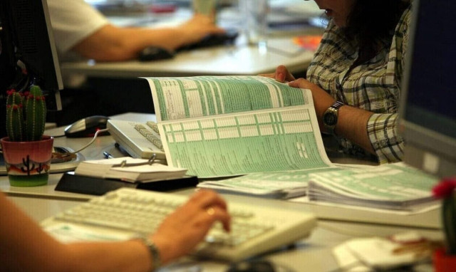 Φορολογικές δηλώσεις 2023: Ελαφρύτερος ο «λογαριασμός» για νέους επαγγελματίες και επιτηδευματίες