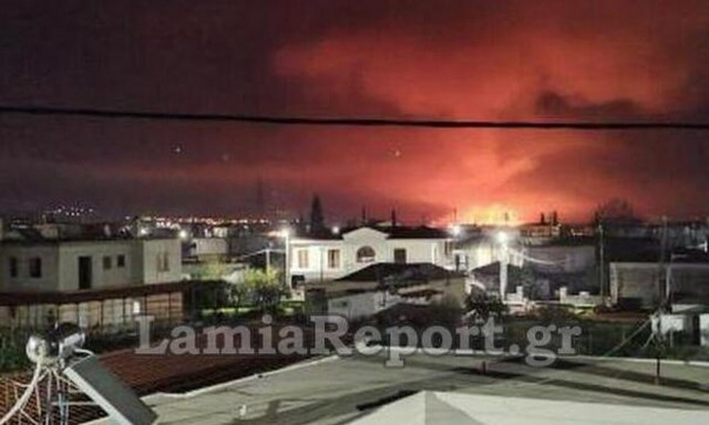 Φωτιά σε καλαμιές έξω από τη Λαμία