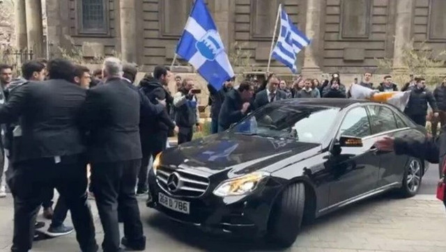 Λονδίνο: Φραστική επίθεση Ελληνοκυπρίων στον ηγέτη του ψευδοκράτους, Ερσίν Τατάρ