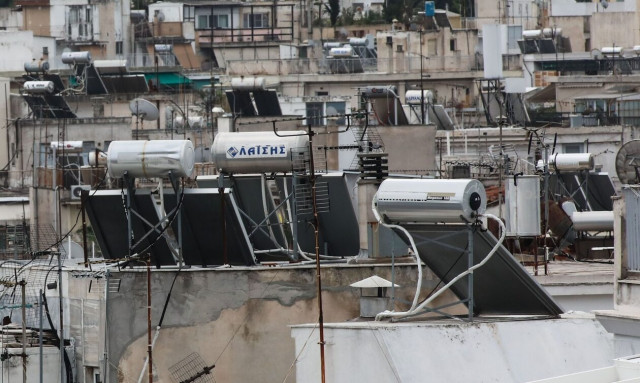 Ηλιακός θερμοσίφωνας: Πότε και πώς θα υποβάλλετε αίτηση - Ποιοι θα πάρουν διπλή επιδότηση