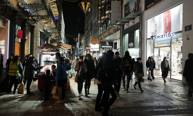 Προς μεταμεσονύκτια λειτουργία των εμπορικών καταστημάτων