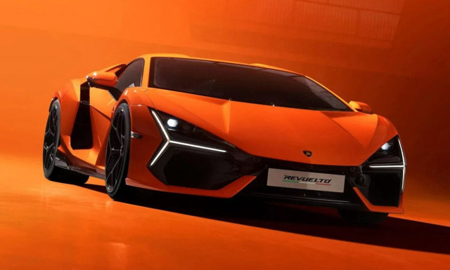 Η νέα Lamborghini Revuelto αναστατώνει τη λίγκα των υπερ-αυτοκινήτων