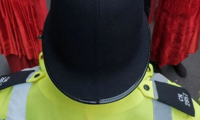 Βρήκε απίστευτη κρυψώνα για να γλιτώσει από την αστυνομία και η φωτογραφία του έγινε viral