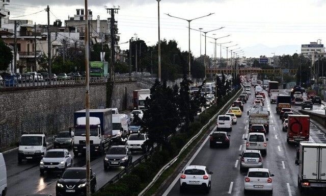Κίνηση: Τρία τροχαία δρόμους της Αττικής - Πού παρατηρούνται καθυστερήσεις
