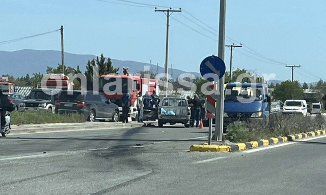 Σοβαρό τροχαίο με τρεις τραυματίες στη Λάρισα