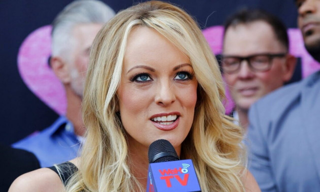 Στόρμι Ντάνιελς: Ο βίος και η πολιτεία της πορνοσταρ που «τα έβαλε» με τον Τραμπ