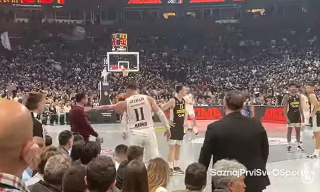 Euroleague: Χαμός στο Βελιγράδι - Οπαδός έφτασε στο παρκέ και απείλησε τους διαιτητές (vid)