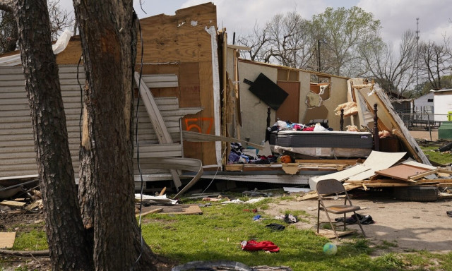 ΗΠΑ: Στους τέσσερις οι νεκροί από τον ανεμοστρόβιλο στο Αρκάνσας και την καταιγίδα στο Ιλινόις