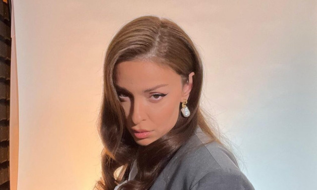 Ελένη Φουρέιρα: «Ανάβει» το Instagram φορώντας... ανδρικό κοστούμι