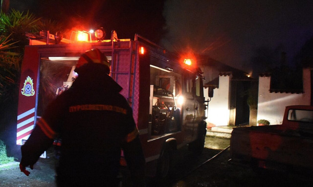 Εύβοια: Φωτιά σε διαμέρισμα στη Χαλκίδα - Στα μπαλκόνια οι ένοικοι