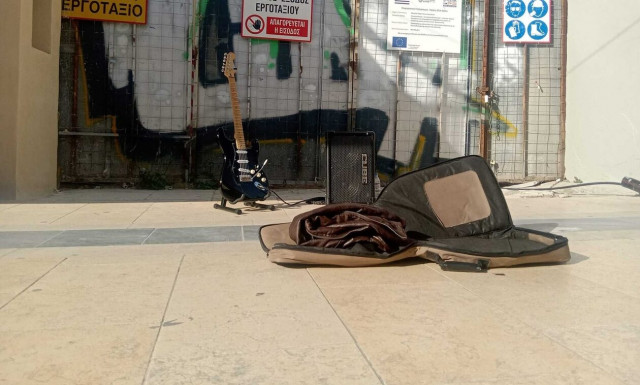 Κρήτη: Έκοψαν πρόστιμο σε μουσικό του δρόμου για… κατάληψη πεζόδρομου