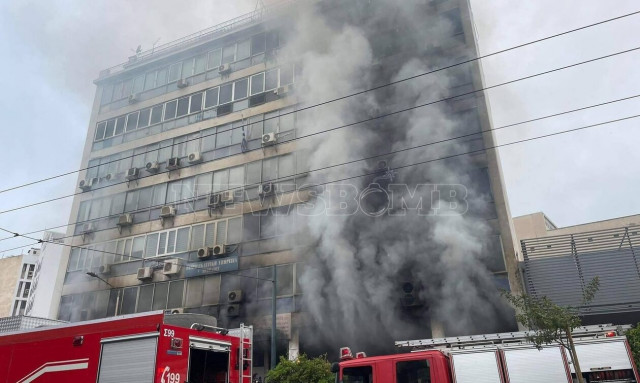 Φωτιά Πειραιάς: Τέθηκε υπό έλεγχο - «Παντελής έλλειψη μέτρων ασφαλείας» καταγγέλλει το Πρωτοδικείο