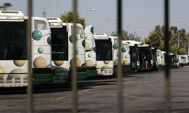 Στάση εργασίας σε λεωφορεία και τρόλεϊ τη Δευτέρα - Ποιες ώρες τραβούν το χειρόφρενο