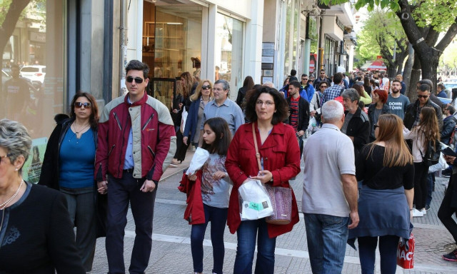 Πασχαλινό ωράριο: Πότε ξεκινά - Ποια Κυριακή είναι ανοιχτά τα μαγαζιά