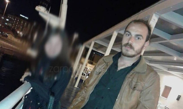 Διπλό φονικό στα Ανώγεια: Ο σπαραγμός της μητέρας του Γιώργου Ξυλούρη, έξω από τα δικαστήρια