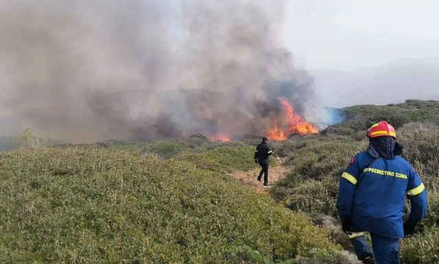 Συνελήφθη 77χρονος για τη μεγάλη φωτιά στα Μάλια – Κολλούσε σωλήνες άρδευσης με καμινέτο