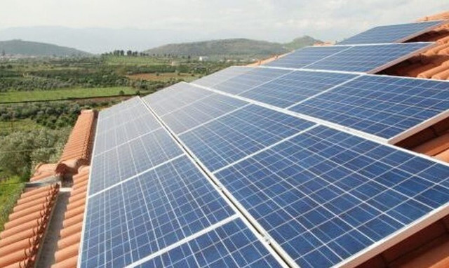 «Φωτοβολταϊκά στη Στέγη»: Εντός της εβδομάδας ανοίγει η πλατφόρμα για την υποβολή αιτήσεων