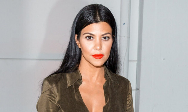 Κόρτνεϊ Καρντάσιαν: Πέταξε όλα της τα ρούχα σε νέο βίντεο στο TikTok - H αντίδραση από τους φαν της