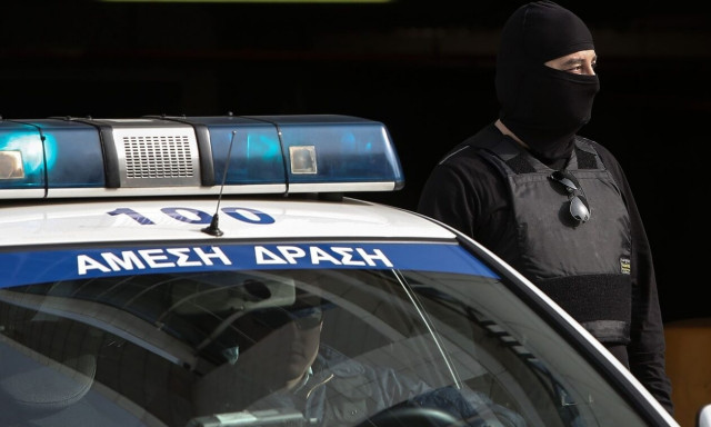 Πειραιάς: Καταδίωξη τριών ατόμων για κλοπή καταλύτη -Συνελήφθη ένας 27χρονος