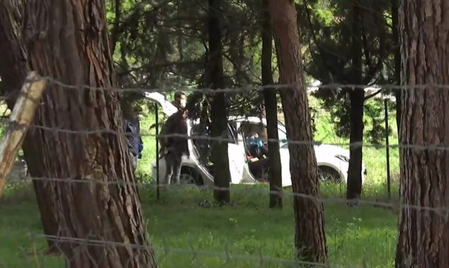 Θεσσαλονίκη: Με τραύμα από καραμπίνα στο κεφάλι η νεκρή - «Φύλλο και φτερό» κάνουν το αυτοκίνητο