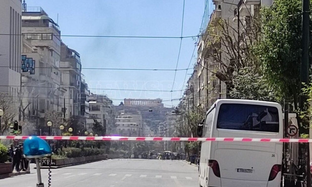 Patission Street closed due to violence outside University of Economics and Business; shots fired