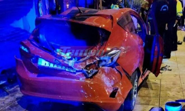 Πάτρα: Αυτοκίνητο «προσγειώθηκε» σε ψαράδικο - Ξήλωσε τα πάντα στο πέρασμά του