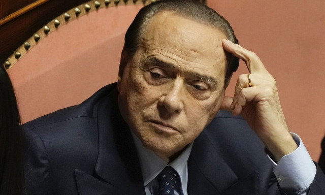 Σίλβιο Μπερλουσκόνι: Νοσηλεύεται στην εντατική
