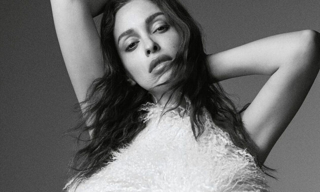 Ελένη Φουρέιρα: Γυμνάζεται και μας δείχνει το σώμα της δύο μήνες μετά τη γέννηση του γιου της