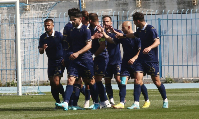 Super League 2: Η Καλλιθέα παρέμεινε στο… κυνήγι της Κηφισιάς, η Καλαμάτα νίκησε την Παναχαϊκή