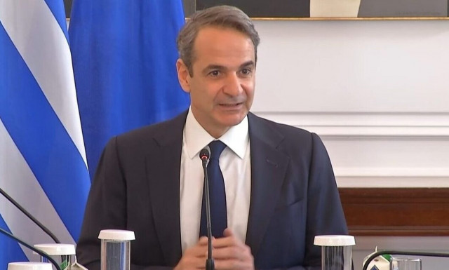PM Minister Mitsotakis meets with Commissioner Hahn