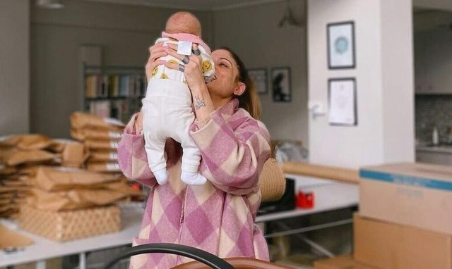 Μαίρη Συνατσάκη: Όσα της έμαθε η μικρή Ολίβια για τη νέα της ζωή ως μητέρα