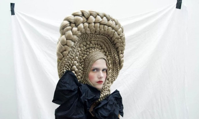 Mια εκκεντρική έκθεση στο Παρίσι: Κομμώσεις ανά τους αιώνες